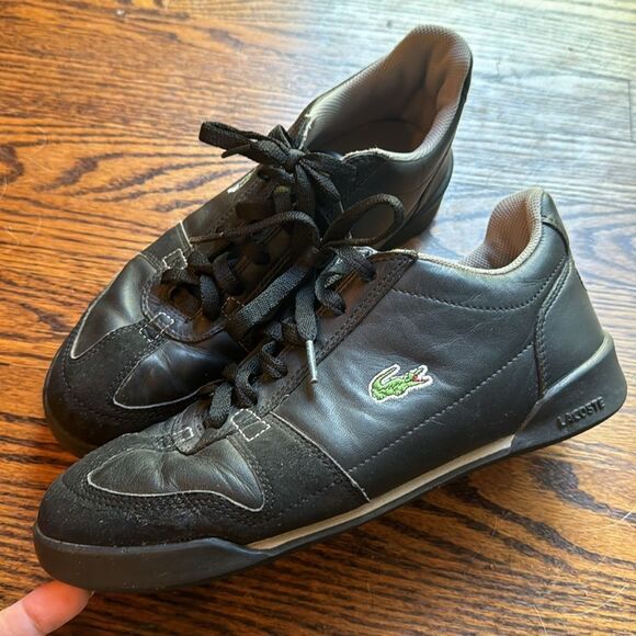 Lacoste black leather/suede lace up low top embroidered logo sneakers. Size 8 - Picture 2 of 9